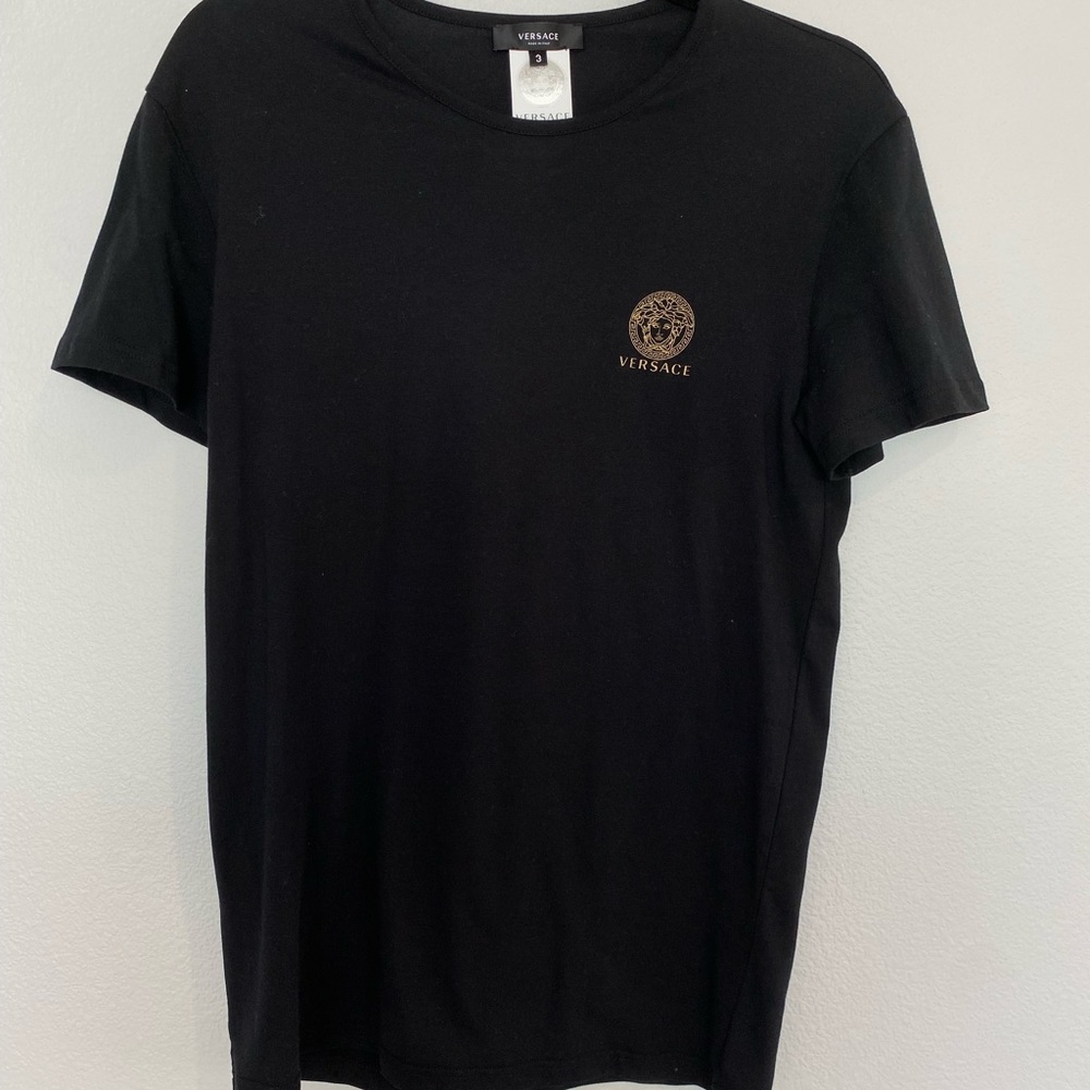 VERSACE T SHIRT. BRAND NEW. SIZE 3.